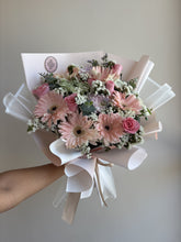 Cargar imagen en el visor de la galería, GERBERAS BOUQUET