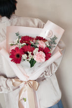 Cargar imagen en el visor de la galería, GERBERAS BOUQUET