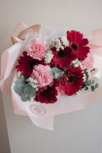 Cargar imagen en el visor de la galería, GERBERAS BOUQUET