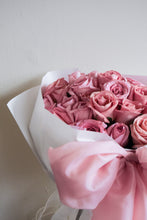 Cargar imagen en el visor de la galería, THE PINK BOW
